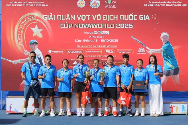 Giải thi đấu quần vợt quốc gia. 
