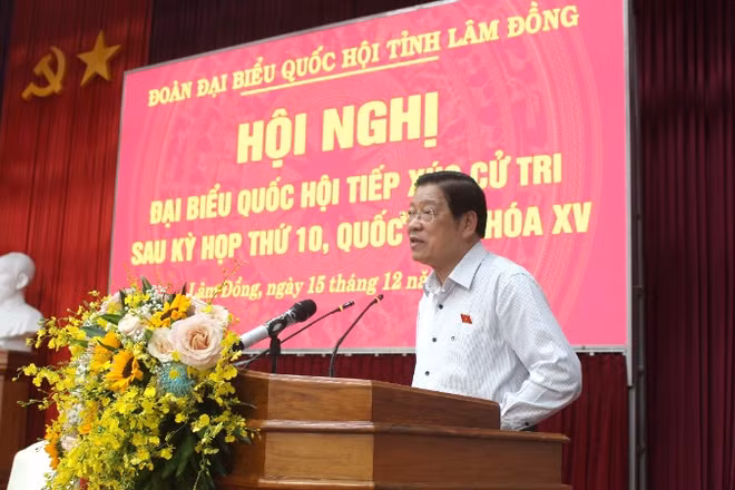 Đồng chí Phan Đình Trạc phát biểu.