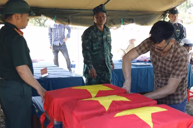 Cơ quan chức năng đưa 12 hài cốt liệt sĩ về Nghĩa trang Liệt sĩ Bình Thuận (xã Hồng Sơn) để quản lý và tổ chức an táng theo quy định.
