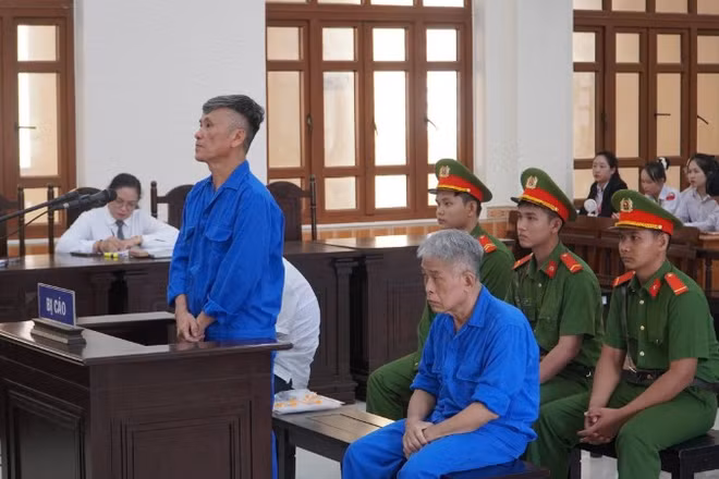 Các bị cáo tại phiên tòa.