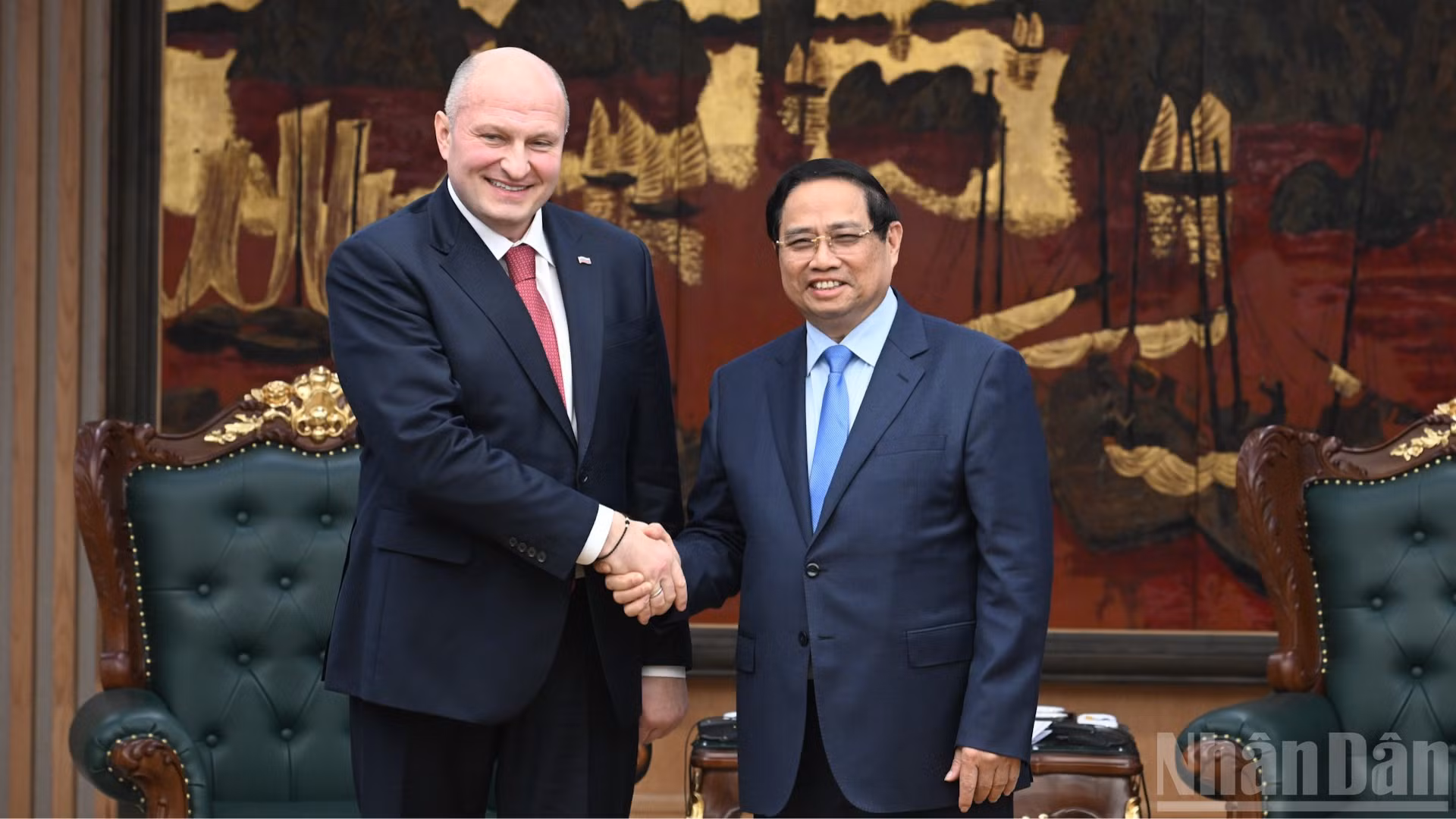 Thủ tướng Phạm Minh Chính và Bộ trưởng Bộ Tình trạng khẩn cấp Liên bang Nga Aleksandr Kurenkov. 