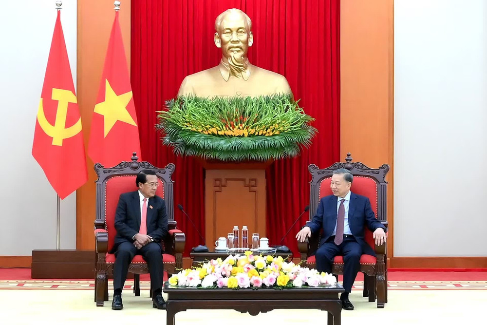 Tổng B&iacute; thư, Chủ tịch nước T&ocirc; L&acirc;m tiếp đồng ch&iacute; Vanhxay Phongsavanh, Ủy vi&ecirc;n Bộ Ch&iacute;nh trị, B&iacute; thư Trung ương Đảng, Chủ nhiệm Ban Kiểm tra Trung ương, Tổng Thanh tra Nh&agrave; nước, Trưởng ban Ph&ograve;ng, chống tham nhũng Trung ương L&agrave;o. (Ảnh ĐĂNG KHOA)