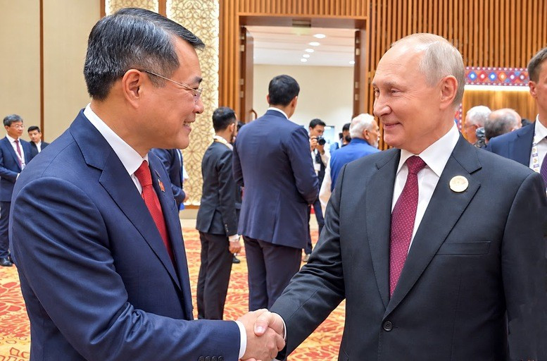 Thủ tướng Lê Minh Hưng gặp Tổng thống Liên bang Nga Vladimir Putin. (Ảnh: Bộ Ngoại giao)