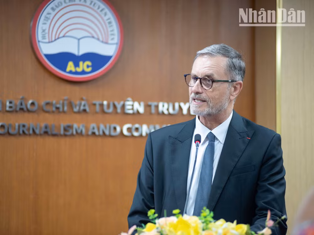 ai-bao-chi-minh-duy-2.jpg