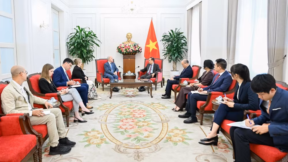 Đại sứ Canada nhất trí phối hợp với phía Việt Nam nhằm cụ thể hóa việc nâng cấp khuôn khổ quan hệ và thúc đẩy các chuyến thăm của lãnh đạo cấp cao hai nước.
