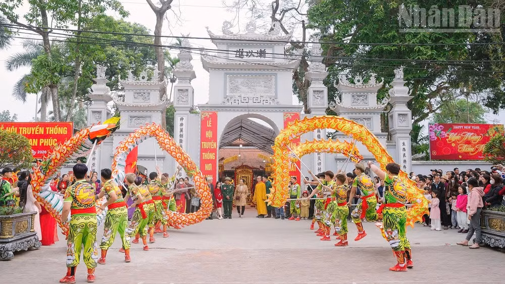 Lễ hội truyền thống làng Vạn Phúc.