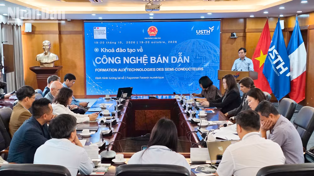 Chương trình do Đại sứ quán Pháp tại Việt Nam, Cục Chuyển đổi số thuộc Văn phòng Chính phủ và Trường đại học Khoa học và Công nghệ Hà Nội, phối hợp đồng tổ chức. (Ảnh: MINH DUY)