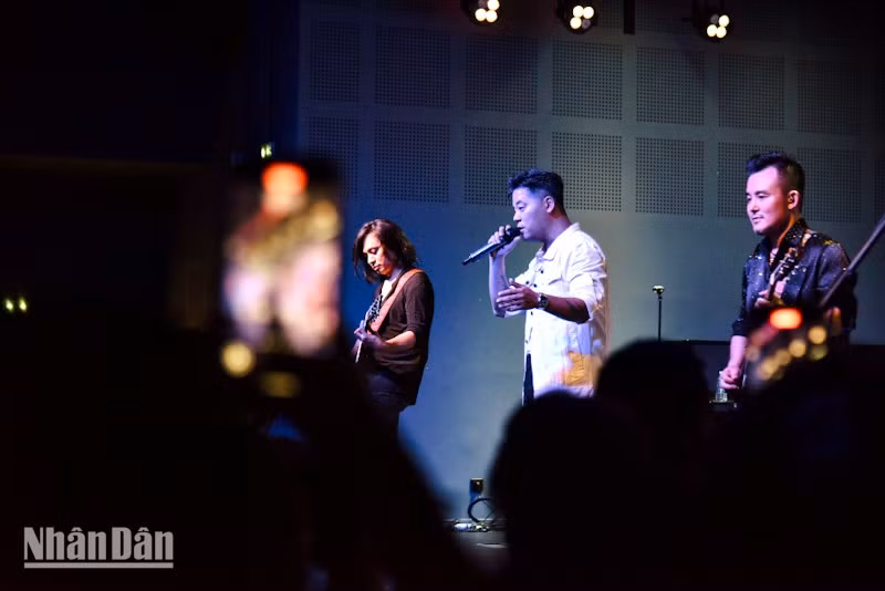 buc-tuong-band-tai-phap-10.jpg