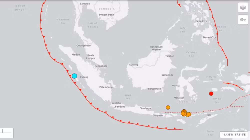 Một trận động đất với cường độ 5,6 đã xảy ngoài khơi của Indonesia (chấm xanh). (Ảnh chụp màn hình USGS)