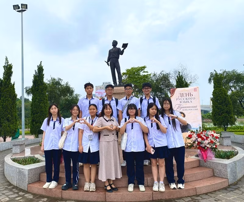 ngay-sinh-pushkin-ha-thuong-ussh-4.jpg