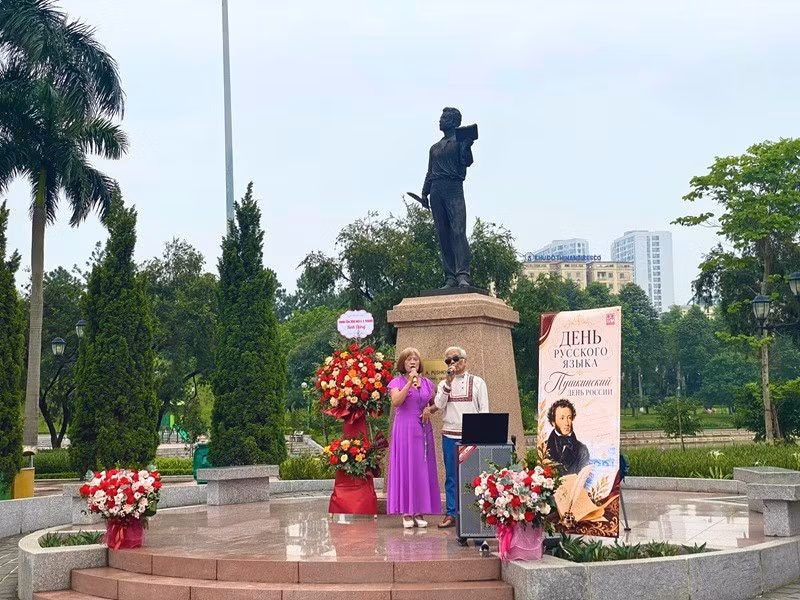 ngay-sinh-pushkin-ha-thuong-ussh-1.jpg