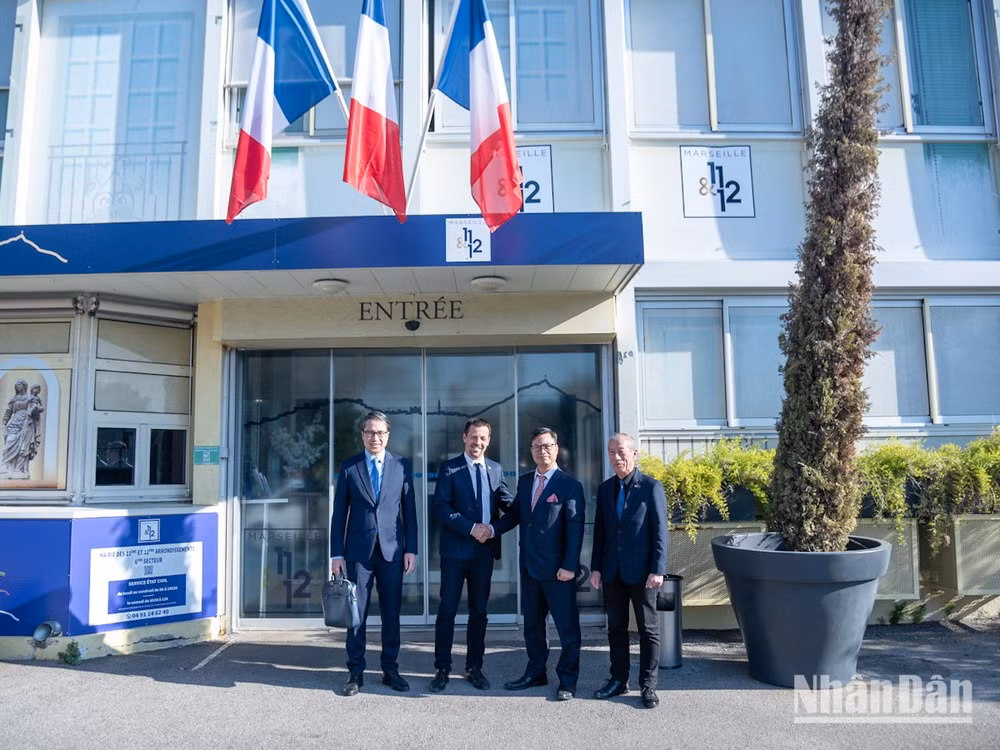 ds-trinh-duc-hai-in-marseille-minh-duy-1.jpg