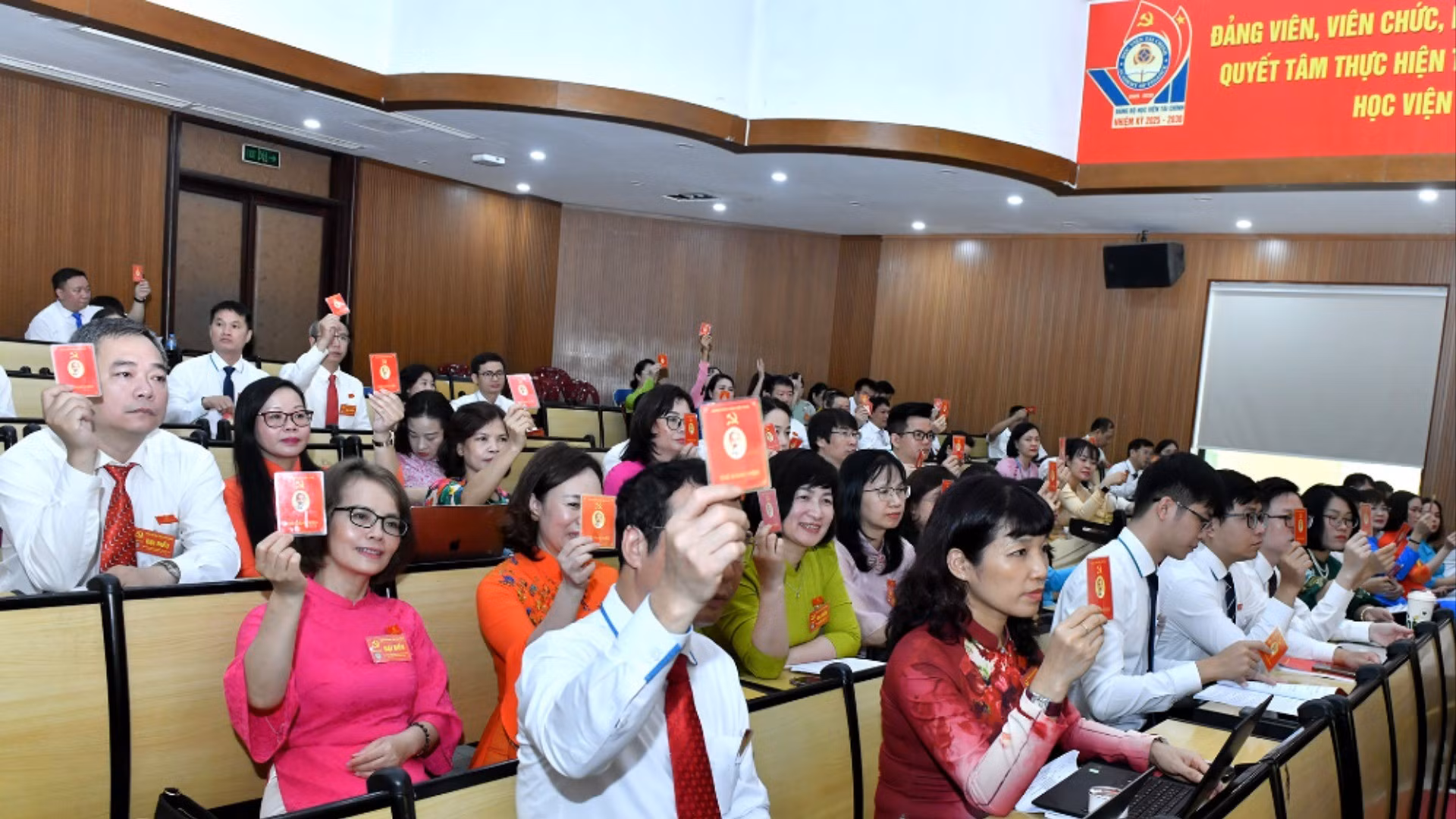 bieu-quyet-1529.jpg