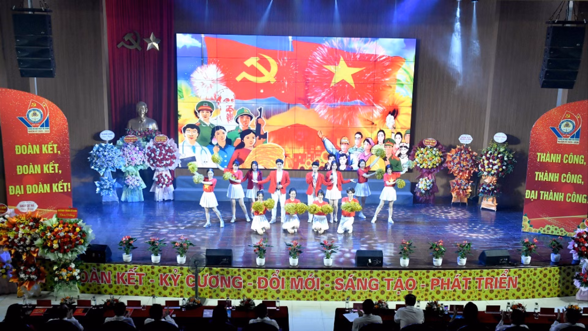 chao-mung-dh-604.jpg
