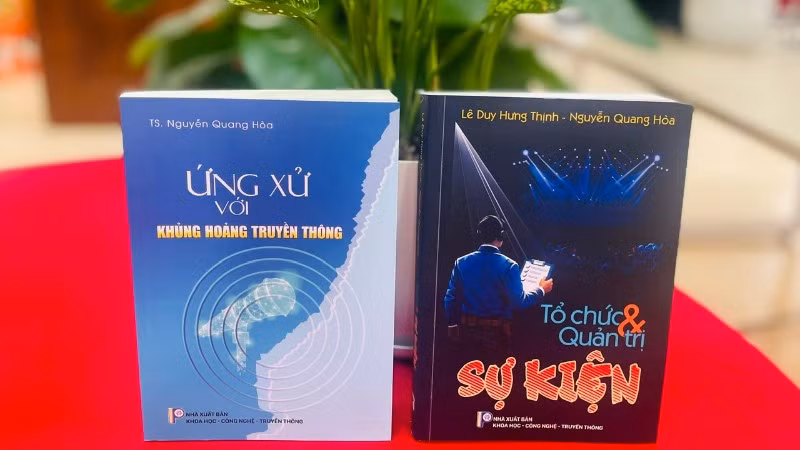 Hai cuốn sách mang đến nền tảng kiến thức bổ ích trong lĩnh vực quan hệ công chúng, xử lý khủng hoảng truyền thông và tổ chức sự kiện.