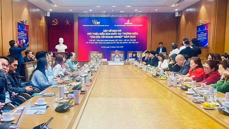 Toàn cảnh buổi gặp gỡ báo chí.