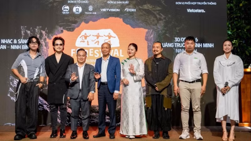 Ban tổ chức và một số nghệ sĩ tại buổi công bố Forestival 2026. (Ảnh: Ban tổ chức cung cấp)