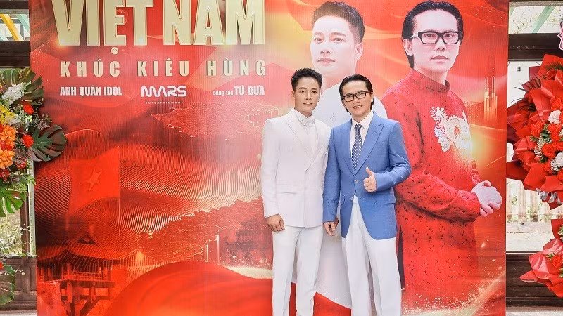 MV “Việt Nam khúc kiêu hùng” đánh dấu sự hợp tác tiếp theo giữa Anh Quân Idol và nhạc sĩ Tú Dưa. (Ảnh: HÒA NGUYỄN)