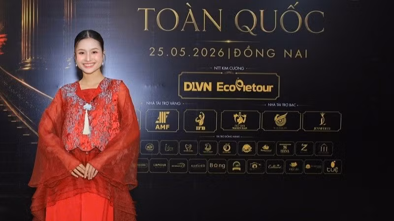Thanh Hà gây chú ý với thiết kế mang tone đỏ nổi bật. (Ảnh: nhân vật cung cấp)