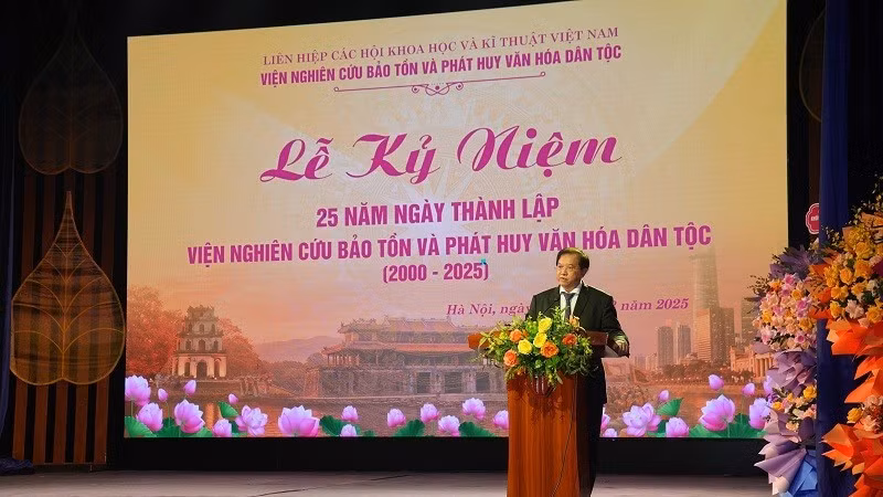 ta-quang-dong-8008.jpg