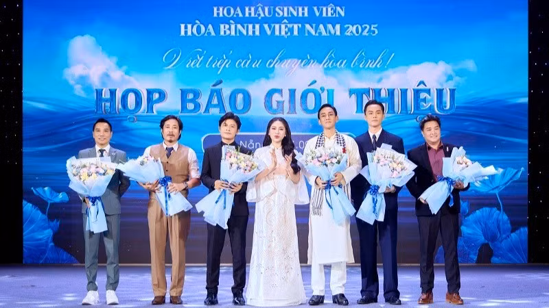 cac-thanh-vien-trong-bgk-cuoc-thi-3308.jpg