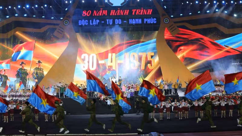 tu-hao-dan-toc-617.jpg