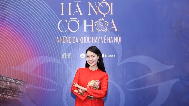 Nghệ sĩ Nhân dân Mai Hoa ra mắt album “Hà Nội cờ hoa”. (Ảnh: MẠNH NGUYỄN)
