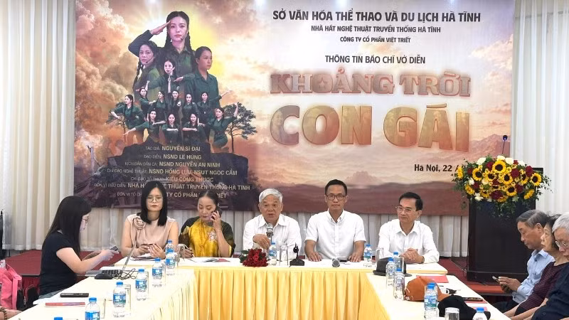 Thông tin báo chí về vở diễn.