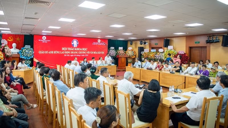 Toàn cảnh Hội thảo “Giáo sư, Anh hùng Lao động Hoàng Chương với văn hóa dân tộc”.