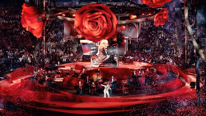 “The Rose” gây ấn tượng ngay từ thiết kế sân khấu độc đáo. (Ảnh: BTC)