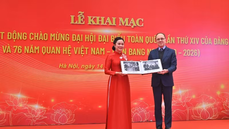 tiep-nhan-9100.jpg
