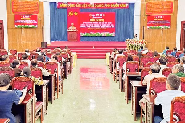 Phường Diên Hồng tổ chức Hội nghị tập huấn chuyển đổi số cho Ban Công tác Mặt trận, Chi hội trưởng các tổ chức chính trị-xã hội và Tổ công nghệ số cộng đồng năm 2026.
