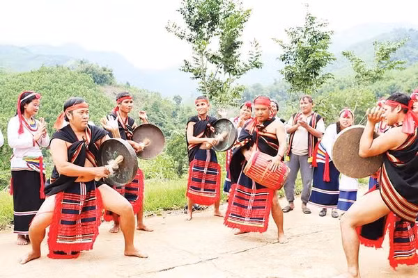 Đấu chiêng, bộ môn nghệ thuật có giá trị đặc sắc nổi bật, riêng có của dân tộc Co Trà Bồng.