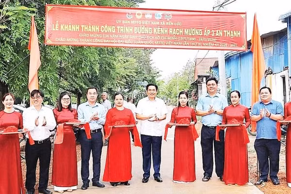Khánh thành công trình giao thông nông thôn tại xã Bến Lức, góp phần xây dựng nông thôn mới kiểu mẫu trong giai đoạn mới.