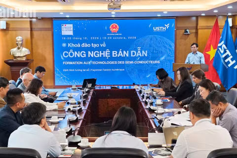 Chương trình do Đại sứ quán Pháp tại Việt Nam, Cục Chuyển đổi số thuộc Văn phòng Chính phủ và Trường đại học Khoa học và Công nghệ Hà Nội, phối hợp đồng tổ chức. (Ảnh: MINH DUY)