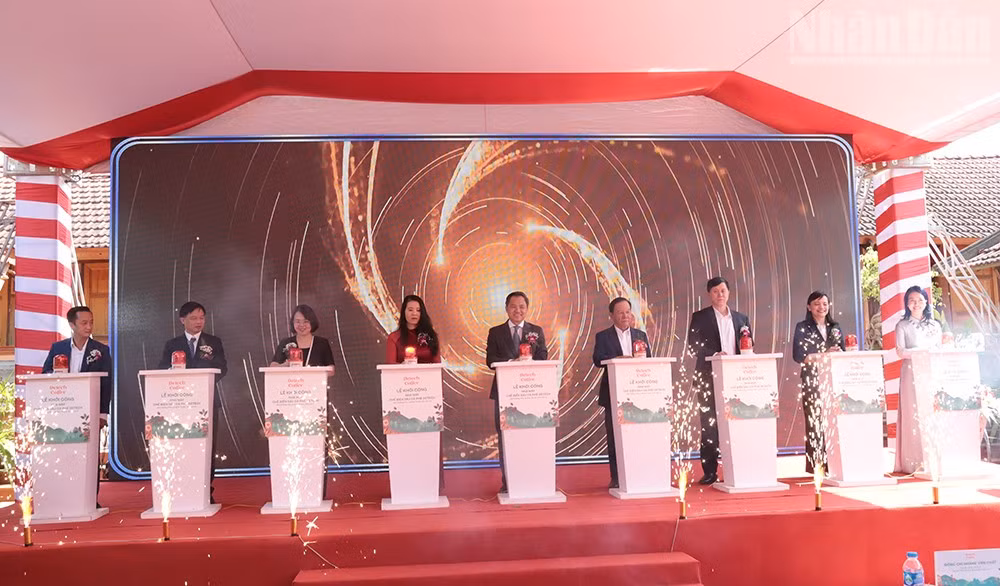 ndo_tr_cac-dai-bieu-thuc-hien-nghi-le-khoi-cong-du-an.jpg