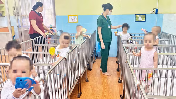 Các trẻ từ 1 tuổi trở lên của Mái ấm Hoa Hồng được đưa về chăm sóc, nuôi dưỡng tại Làng Thiếu niên Thủ Ðức (thành phố Thủ Ðức, Thành phố Hồ Chí Minh). (Ảnh: QUÝ HIỀN)