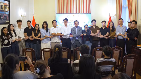 Ông Vũ Lê Thái Hoàng, Đại sứ Việt Nam tại Cộng hòa Áo và Ban Chấp hành Hội Sinh viên Việt Nam tại Áo nhiệm kỳ 2026–2028.