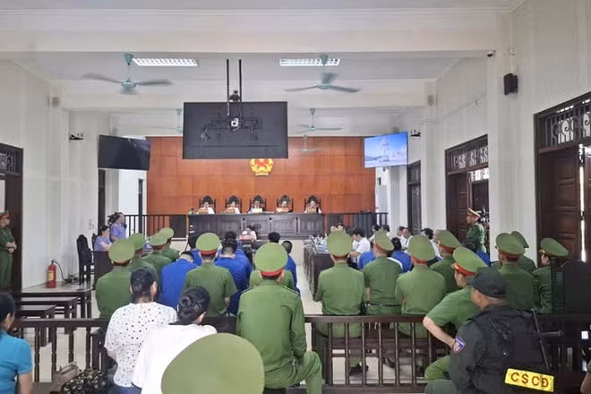 Quang cảnh phiên tòa.