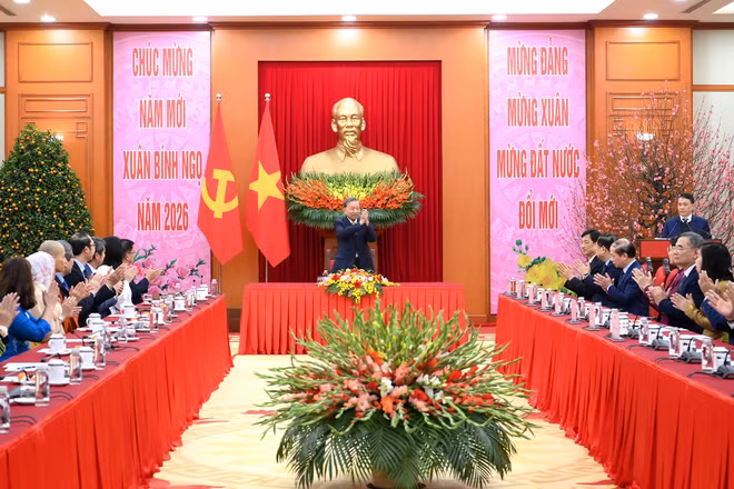 Tổng Bí thư Tô Lâm chủ trì gặp mặt Đoàn kiều bào tiêu biểu tham dự chương trình Xuân quê hương 2026. (Ảnh: ĐĂNG KHOA)