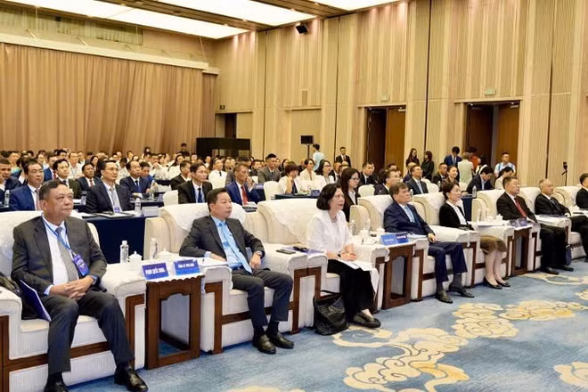 Đại biểu tỉnh Quảng Ninh và Khu tự trị dân tộc Choang Quảng Tây dự hội nghị. (Ảnh: QMG)