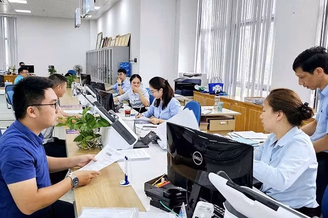 Giải quyết thủ tục hành chính tại Trung tâm phục vụ hành chính công tỉnh Quảng Ninh.