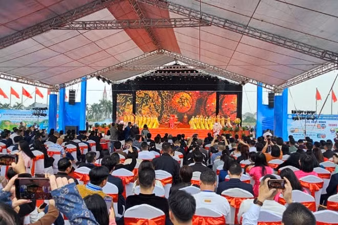 Quang cảnh lễ khai mạc Hội chợ Thương mại và Du lịch quốc tế Việt-Trung năm 2025.