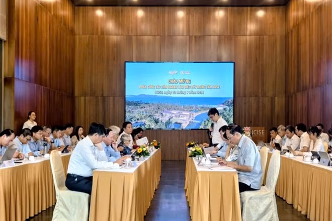 Toàn cảnh buổi làm việc. (Ảnh: Lương Tùng)