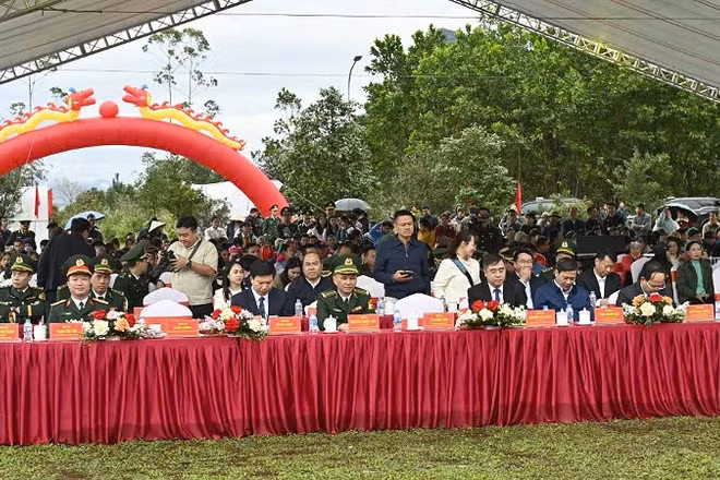 Các đại biểu tham dự "Ngày hội Biên phòng toàn dân" ở xã Hải Sơn.