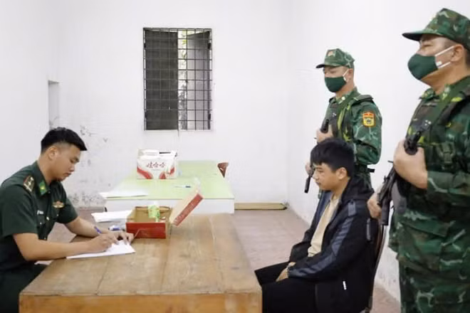 Đối tượng Nguyễn Anh Tuấn tại Đồn Biên phòng cửa khẩu quốc tế Móng Cái.