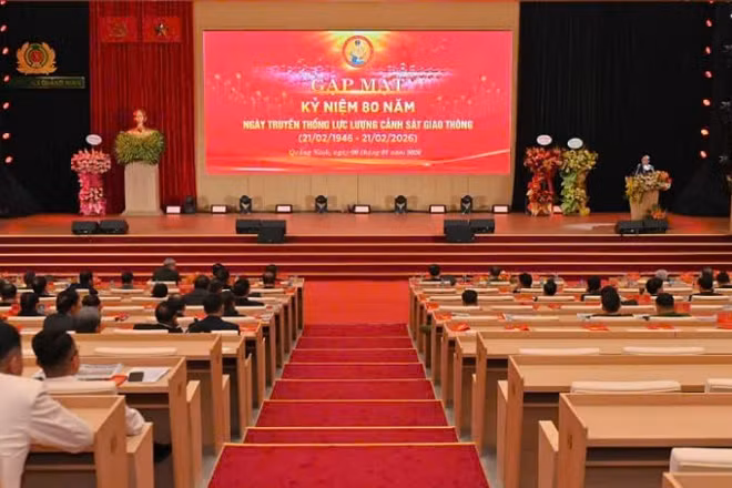 Quang cảnh buổi gặp mặt kỷ niệm 80 năm Ngày truyền thống lực lượng Cảnh sát giao thông tỉnh Quảng Ninh.