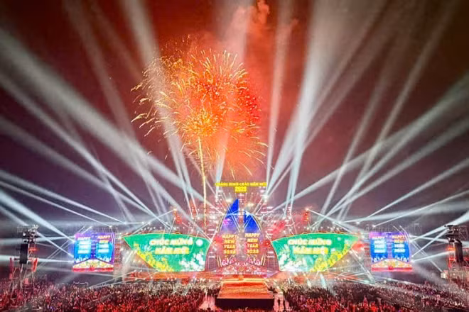 Chương trình nghệ thuật Countdown chào năm mới 2026 của Quảng Ninh thu hút hơn 50.000 người.