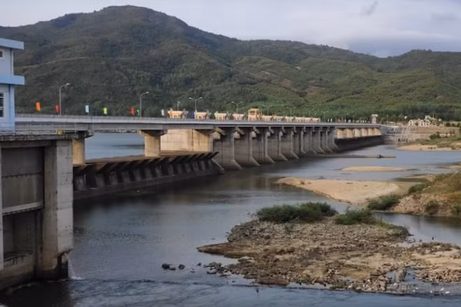 Đập dâng Văn Phong.