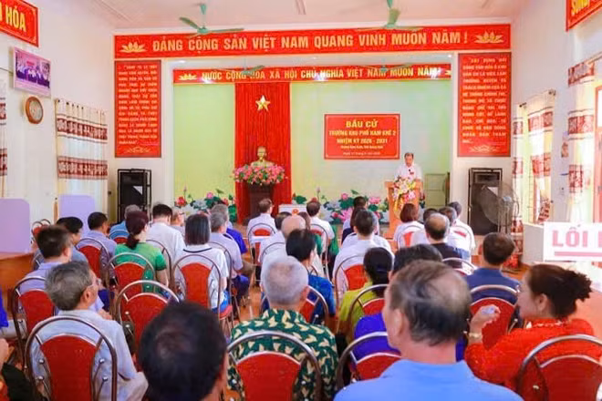 Quang cảnh khai mạc bầu cử Trưởng khu phố Nam Khê 2, phường Vàng Danh. (Ảnh: Quang Thọ)